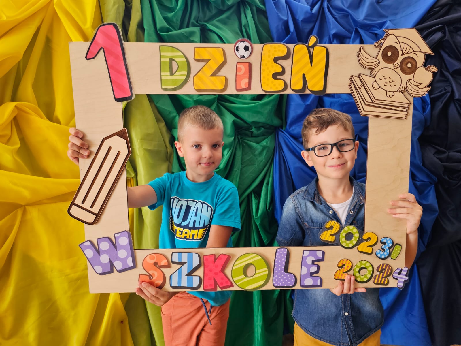 Pierwszy dzień  w szkole PIERWSZOKLASISTÓW