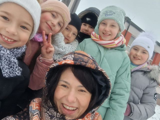 Lekcja wychowania fizycznego na śniegu