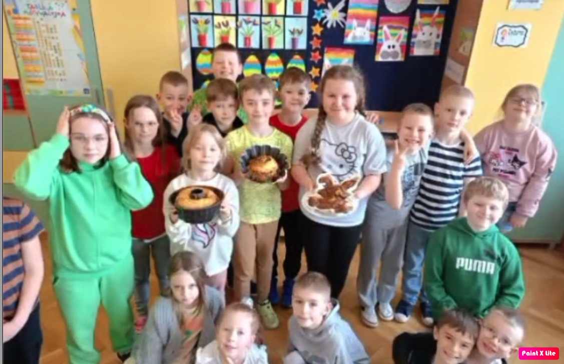 Uczniowie klasy II B piekli babki i babeczki  Wielkanocne