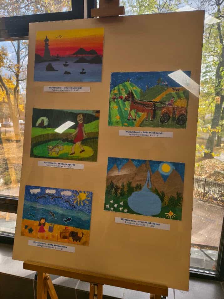 Sukces naszych uczennic w ogólnopolskim konkursie &quot;Pocztówka z wakacji&quot;!