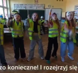 Genialne nagranie piosenki o tematyce bezpieczeństwa w ruchu drogowym, w ramach konkursu #OblaskowaSzķoła2025