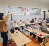 Uczniowie klasy 2c na warsztatach rękodzieła