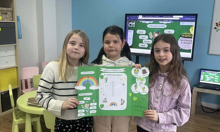 Z okazji Dnia Świętego Patryka uczniowie klasy 2c wzięli udział w wyjątkowych warsztatach językowych w Blueberry Studio