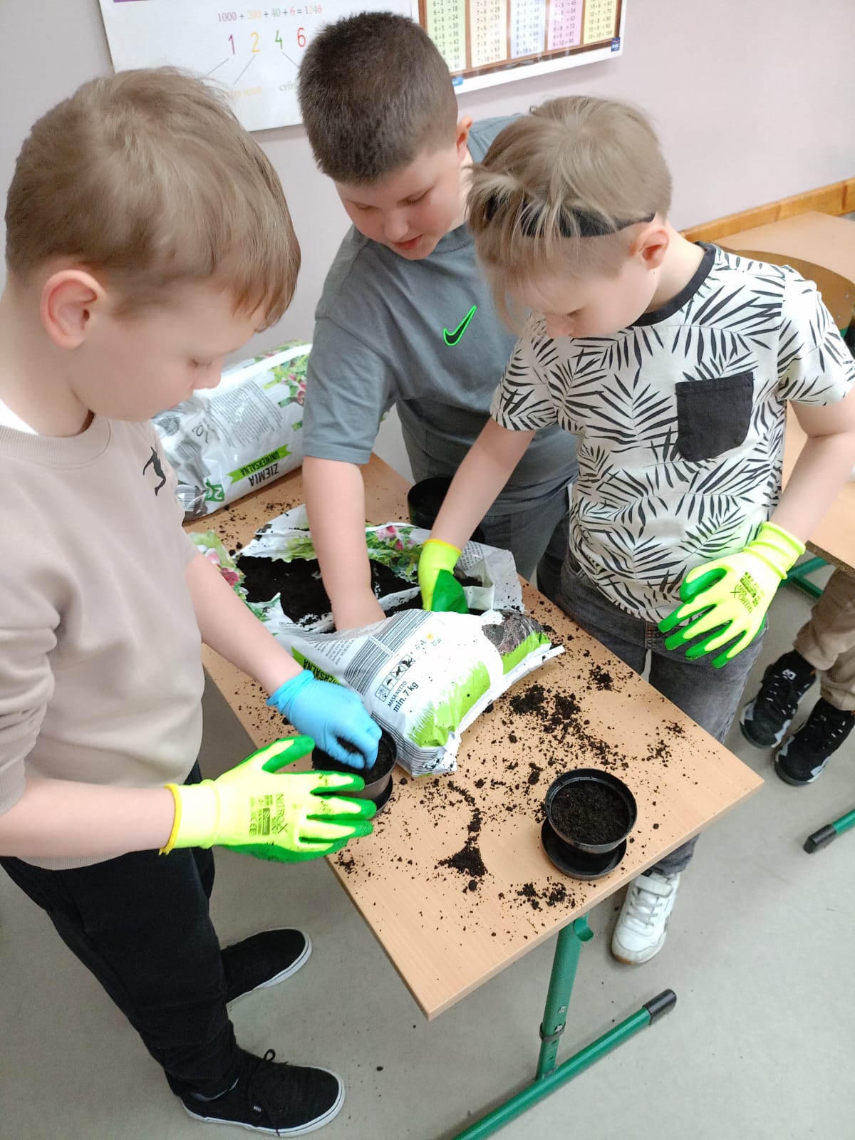 Klasa 3b z radością powitała pierwszy dzień wiosny 2026