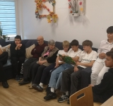 Grupa uczniów naszej szkoły  odwiedziła Centrum Opiekuńczo Mieszkalne w Radomsku