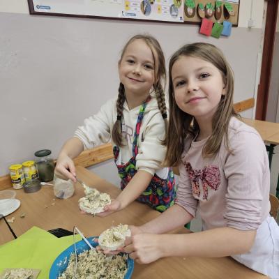 0b5f3498 939a 4cc0 B451 A924d84f4736