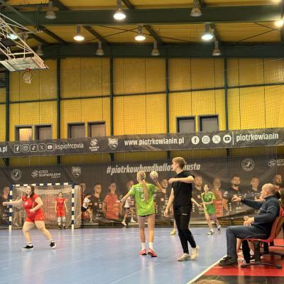 956a4c39 D343 4352 A562 764056063084