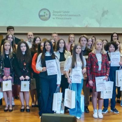 8f60350a 40cc 4f0c Ad16 42215a9ec4c5